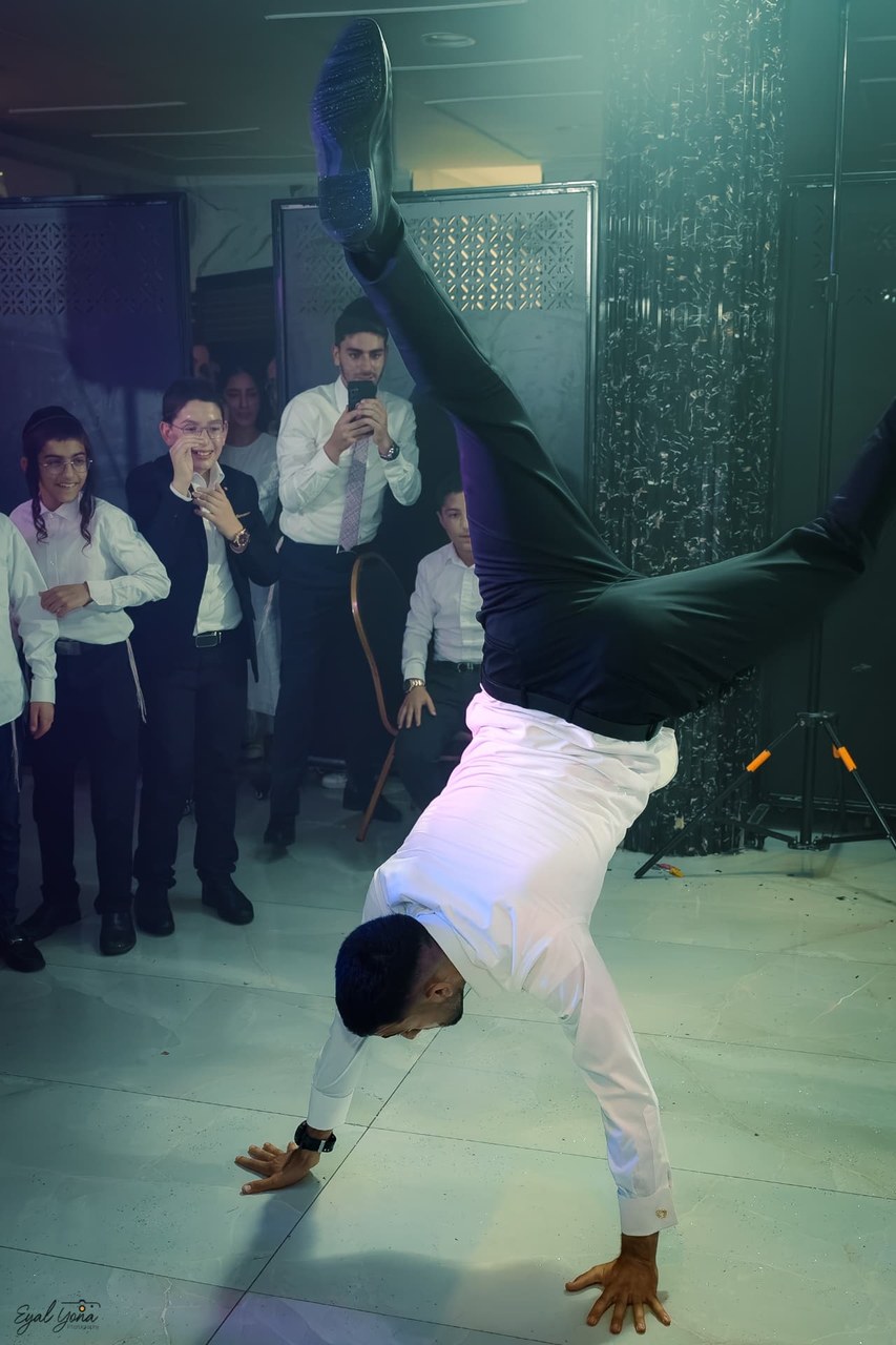 שמחה וריקודים ברחבה
